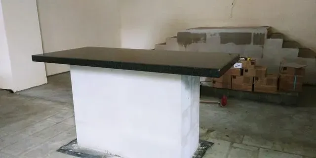 luty 2019 - montaż płyty na ołtarzu
